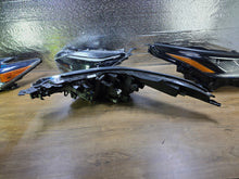 Laden Sie das Bild in den Galerie-Viewer, Frontscheinwerfer Toyota Chr 81110-YP281-00 Rechts Scheinwerfer Headlight SCH2058238753wp