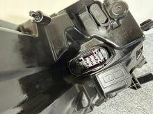 Laden Sie das Bild in den Galerie-Viewer, Frontscheinwerfer Skoda Octavia IV 5E4941015A Links Scheinwerfer Headlight SCH1604040437do