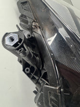Laden Sie das Bild in den Galerie-Viewer, Frontscheinwerfer Toyota V 2456677 Rechts Scheinwerfer Headlight SCH2571847987os