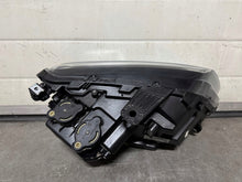 Laden Sie das Bild in den Galerie-Viewer, Frontscheinwerfer VW Amarok 2H3941031 Xenon Links Scheinwerfer Headlight SCH5141917038gk