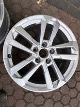 Laden Sie das Bild in den Galerie-Viewer, 4x Alufelge 17 Zoll 6.5" 5x112 43ET Glanz Silber 8Y0601025L Audi A3 I Rim Wheel FEL1782571461kf