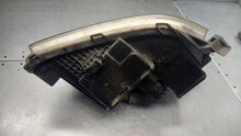 Laden Sie das Bild in den Galerie-Viewer, Frontscheinwerfer Toyota Avensis Links Scheinwerfer Headlight SCH7130684340rj