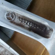 Load image into Gallery viewer, 1x Alufelge 17 Zoll 8.0" 5x112 48ET Glanz Silber A2124015402 Mercedes-Benz W212 FEL3287385749wn