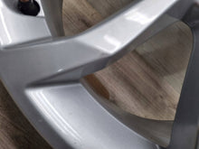 Load image into Gallery viewer, 1x Alufelge 18 Zoll 8.0&quot; 5x112 40ET 8W0601025H Audi A4 Rim Wheel