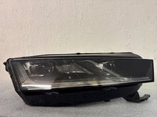 Laden Sie das Bild in den Galerie-Viewer, Frontscheinwerfer Skoda Octavia IV 5E4941016A Rechts Scheinwerfer Headlight SCH7073231301wo
