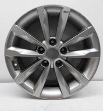 Load image into Gallery viewer, 1x Alufelge 17 Zoll 7.5&quot; 5x114.3 46ET Glanz Silber 52910-3Z710 Hyundai I30 I40