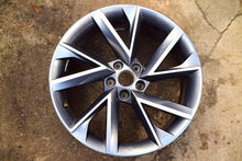 Load image into Gallery viewer, 1x Alufelge 19 Zoll 8.0&quot; 5x112 44ET Glanz Grau 3V0601025AP Mg Superb Iii