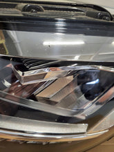 Laden Sie das Bild in den Galerie-Viewer, Frontscheinwerfer VW Touran 5TB941035C Links Scheinwerfer Headlight SCH9745801404fy
