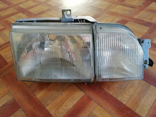 Laden Sie das Bild in den Galerie-Viewer, Frontscheinwerfer Ford Scorpio I 0302451002 86GG13005 Rechts Headlight SCH1578879892rr