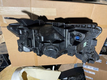 Laden Sie das Bild in den Galerie-Viewer, Frontscheinwerfer Kia Sorento IV 92101-P2120 Full LED Rechts oder Links SCH1565637969sn
