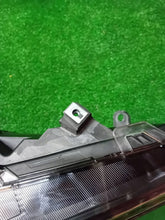 Laden Sie das Bild in den Galerie-Viewer, Frontscheinwerfer Toyota V CSC25612 Rechts Scheinwerfer Headlight SCH8102921585kl