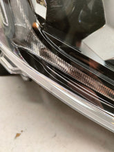 Laden Sie das Bild in den Galerie-Viewer, Frontscheinwerfer Mitsubishi Outlander 8301D3-32 LED Rechts Headlight