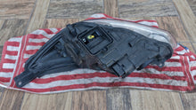 Laden Sie das Bild in den Galerie-Viewer, Frontscheinwerfer Ford Focus III F1EB-13D154-AB Xenon Rechts Headlight SCH1468133969ny