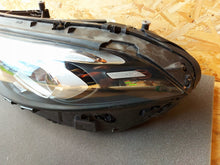 Laden Sie das Bild in den Galerie-Viewer, Frontscheinwerfer Mercedes-Benz A1779062505 LED Ein Stück (Rechts oder Links) SCH2957696541st