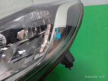 Laden Sie das Bild in den Galerie-Viewer, Frontscheinwerfer Ford Fiesta I L1BB-13E015LA Ein Stück (Rechts oder Links) SCH7608681526xf