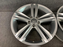 Laden Sie das Bild in den Galerie-Viewer, 4x Alufelge 18 Zoll 7.0" 5x112 43ET Glanz Silber 5NA601025M VW Tiguan Rim Wheel FEL1377456770om