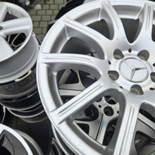 Laden Sie das Bild in den Galerie-Viewer, 1x Alufelge 17 Zoll 8.5" 5x112 30ET Glanz Silber A1714012302 Mercedes-Benz Slk FEL9231205531km