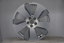 Load image into Gallery viewer, 1x Alufelge 19 Zoll 8.0&quot; 5x112 34ET Glanz Silber 4KE601025L Audi Rim Wheel