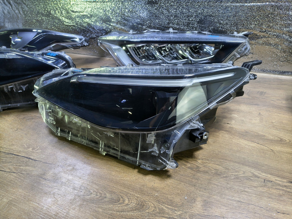 Frontscheinwerfer Toyota Yaris Cross OD-310 Links Scheinwerfer Headlight SCH8350993136rs