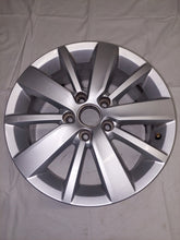 Load image into Gallery viewer, 1x Alufelge 16 Zoll 6.5&quot; 5x112 50ET Glanz Silber 5K0601025S VW Golf Vi Rim Wheel