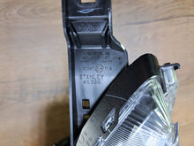 Laden Sie das Bild in den Galerie-Viewer, Frontscheinwerfer Mitsubishi Space Star W5335 Links Scheinwerfer Headlight