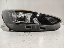Laden Sie das Bild in den Galerie-Viewer, Frontscheinwerfer Ford Focus III Turnier JX7B13W029CE Rechts Headlight SCH4999548797fi