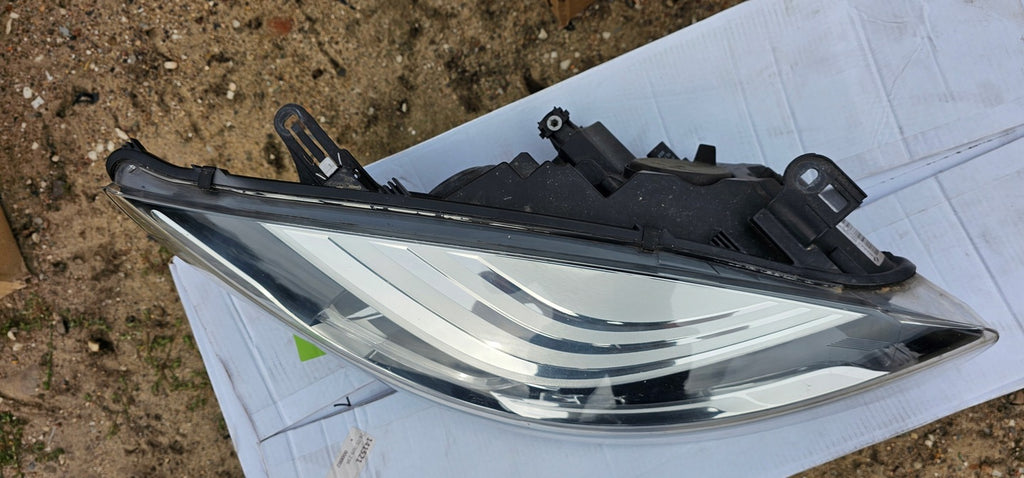 Frontscheinwerfer Renault Megane III 260100923R Rechts Scheinwerfer Headlight