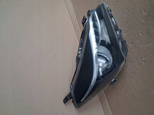 Laden Sie das Bild in den Galerie-Viewer, Frontscheinwerfer Toyota Yaris Rechts Scheinwerfer Headlight SCH6289802803mt