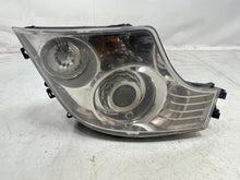 Laden Sie das Bild in den Galerie-Viewer, Frontscheinwerfer Mercedes-Benz A9608200739 Xenon Rechts Scheinwerfer Headlight SCH5800092295pz