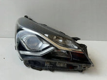 Laden Sie das Bild in den Galerie-Viewer, Frontscheinwerfer Toyota Yaris MCJ16670 Rechts Scheinwerfer Headlight