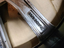 Laden Sie das Bild in den Galerie-Viewer, 1x Alufelge 17 Zoll 7.0" 5x112 45ET 5L0601025K Skoda Yeti Rim Wheel FEL8643319543to