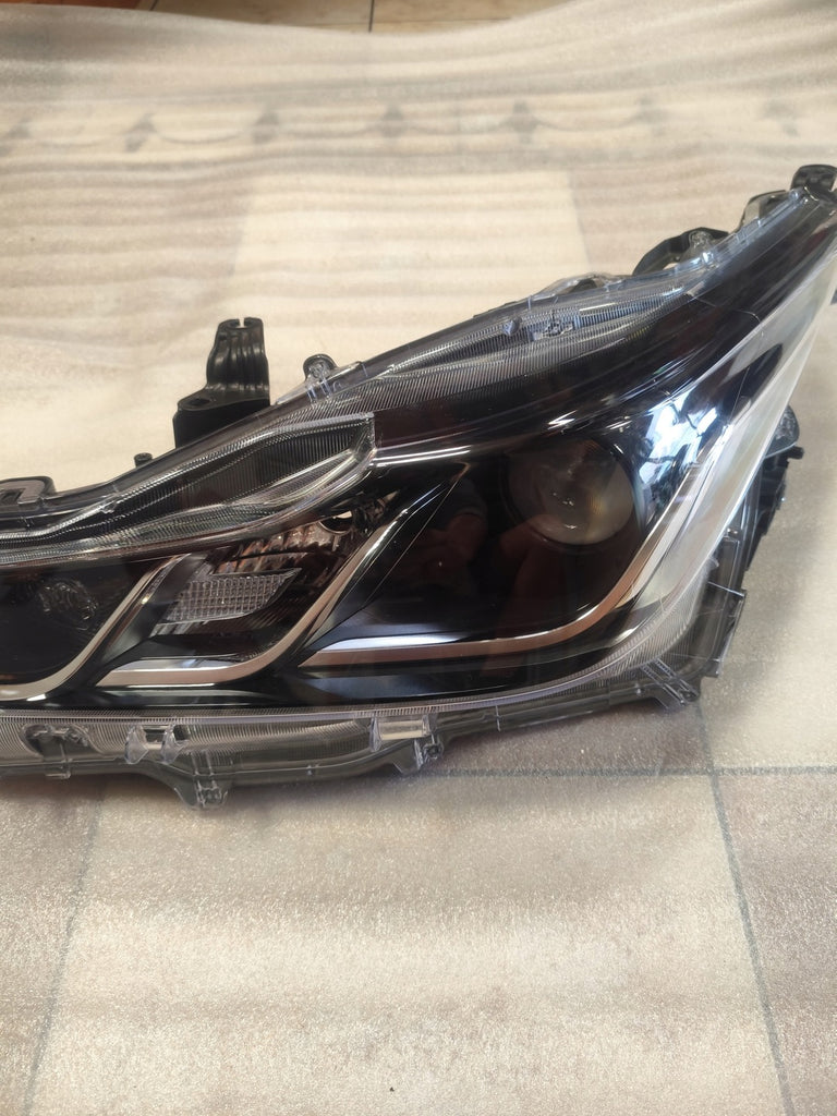 Frontscheinwerfer Toyota Corolla 8115002T31 LED Ein Stück (Rechts oder Links)