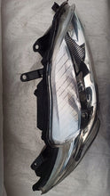 Laden Sie das Bild in den Galerie-Viewer, Frontscheinwerfer Toyota Corolla Ein Satz Scheinwerfer Headlight SCH6920504004vu