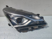 Laden Sie das Bild in den Galerie-Viewer, Frontscheinwerfer Toyota Yaris 81110-0D35006 Rechts Scheinwerfer Headlight SCH3780357100ka