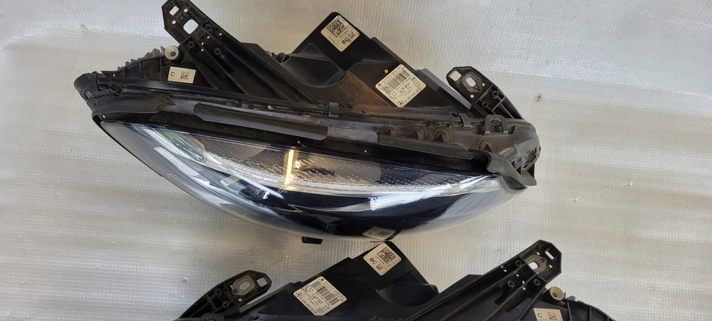 Frontscheinwerfer Mercedes-Benz A2469065301 LED Ein Stück (Rechts oder Links)