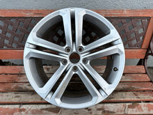 Load image into Gallery viewer, 1x Alufelge 18 Zoll 8.0" 5x112 44ET 3AA601025N VW Passat Rim Wheel FEL3537632506ki