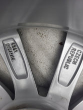 Load image into Gallery viewer, 1x Alufelge 17 Zoll 6.5" 5x100 40ET Glanz Silber 657601025D Mg Scala Kamiq FEL9263951090ey