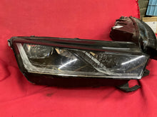 Laden Sie das Bild in den Galerie-Viewer, Frontscheinwerfer Skoda Octavia IV 5E4941016A 5E4941015A LED Rechts oder Links SCH4106517302cl