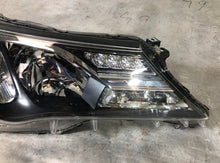 Laden Sie das Bild in den Galerie-Viewer, Frontscheinwerfer Toyota 8114542572 Rechts Scheinwerfer Headlight
