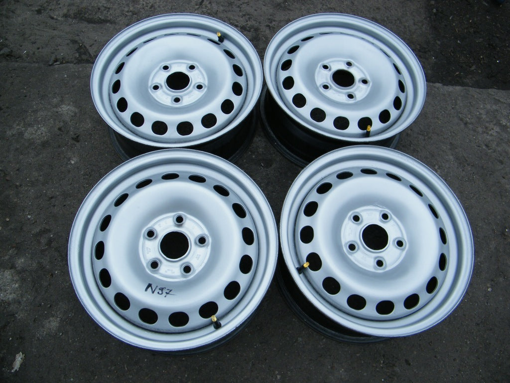 4x Alufelge 15 Zoll 6.0" 5x112 47ET Silber VW Caddy V Golf III Jetta VI Touran FEL2313191142no