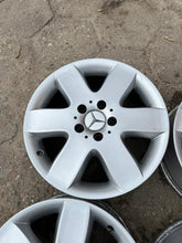 Load image into Gallery viewer, 4x Alufelge 17 Zoll 7.0" 5x112 56ET Glanz Silber A6394011902 Mercedes-Benz Viano FEL8390519690kc