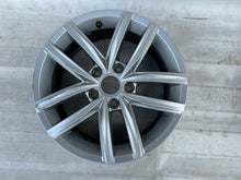 Laden Sie das Bild in den Galerie-Viewer, 1x Alufelge 17 Zoll 6.5&quot; 5x112 46ET 5G0601025CS VW Golf Vii Rim Wheel