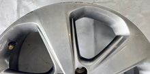 Laden Sie das Bild in den Galerie-Viewer, 1x Alufelge 18 Zoll 7.0" 5x105 38ET Matt Silber 95181586 Opel Mokka Rim Wheel FEL7734703880yg
