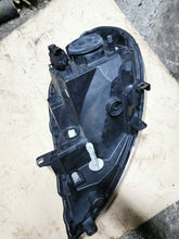 Laden Sie das Bild in den Galerie-Viewer, Frontscheinwerfer Opel Vivaro Rechts Scheinwerfer Headlight