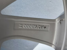 Laden Sie das Bild in den Galerie-Viewer, 1x Alufelge 17 Zoll 7.5" 5x112 38ET Glanz Silber 8W0601025L Audi A4 B9 Rim Wheel FEL8005161882lx