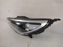 Laden Sie das Bild in den Galerie-Viewer, Frontscheinwerfer Hyundai I30 III 92101-G4020 Ein Stück (Rechts oder Links)