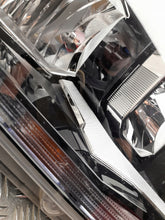 Load image into Gallery viewer, Frontscheinwerfer VW Crafter 7C1941006B Rechts Scheinwerfer Headlight SCH8810652753od