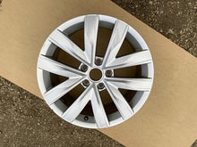Laden Sie das Bild in den Galerie-Viewer, 1x Alufelge 17 Zoll 7.0" 5x112 38ET Glanz Silber VW Passat B8 Arteon Rim Wheel FEL8894332672vl