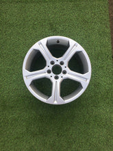 Laden Sie das Bild in den Galerie-Viewer, 1x Alufelge 17 Zoll 8.0" 5x112 57ET Glanz Silber A2044010104 Mercedes-Benz W204 FEL9710101666dl