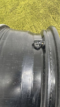 Laden Sie das Bild in den Galerie-Viewer, 1x Alufelge 17 Zoll 7.5" 5x112 37ET Glanz Schwarz Audi Superb Rim Wheel FEL9863229557vp